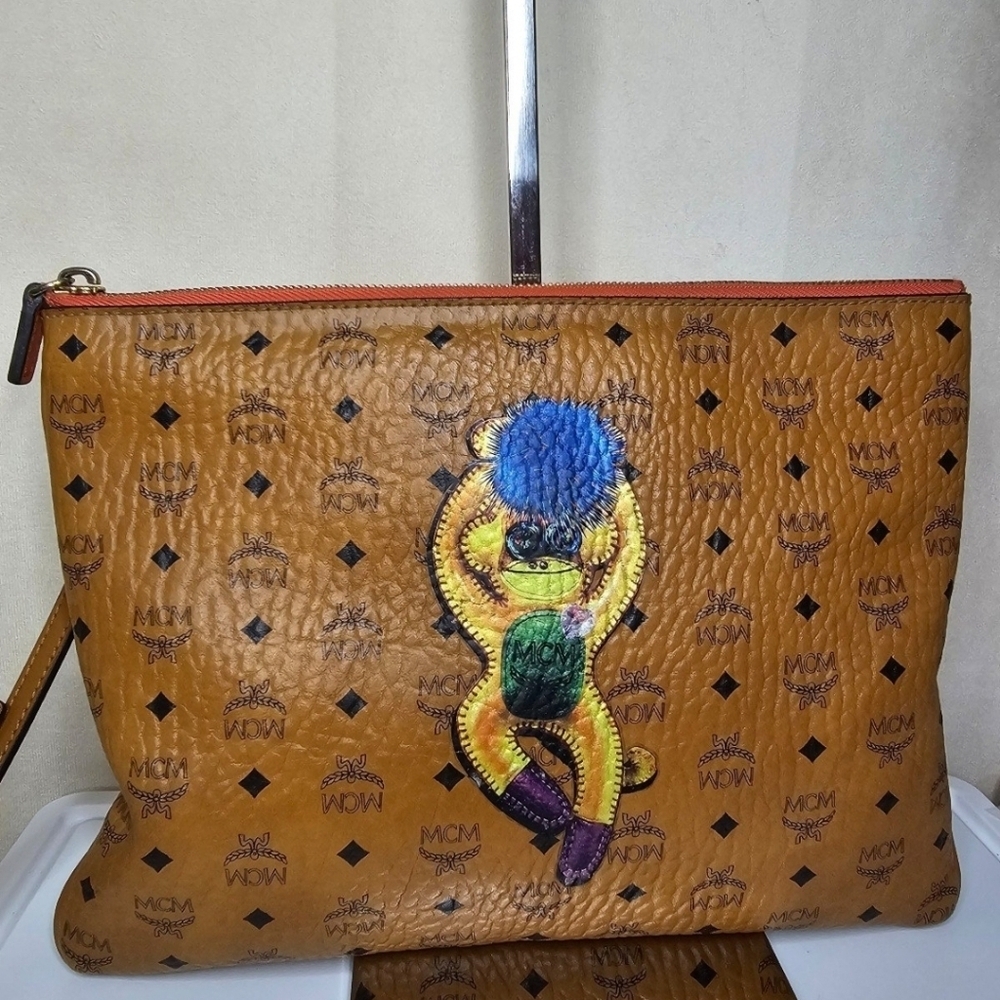 🤎▪️MCM▪️ VISETOS LIMITED Edition cognac crossbody/ Clutch MONKEY BAG - Picture 6 of 14